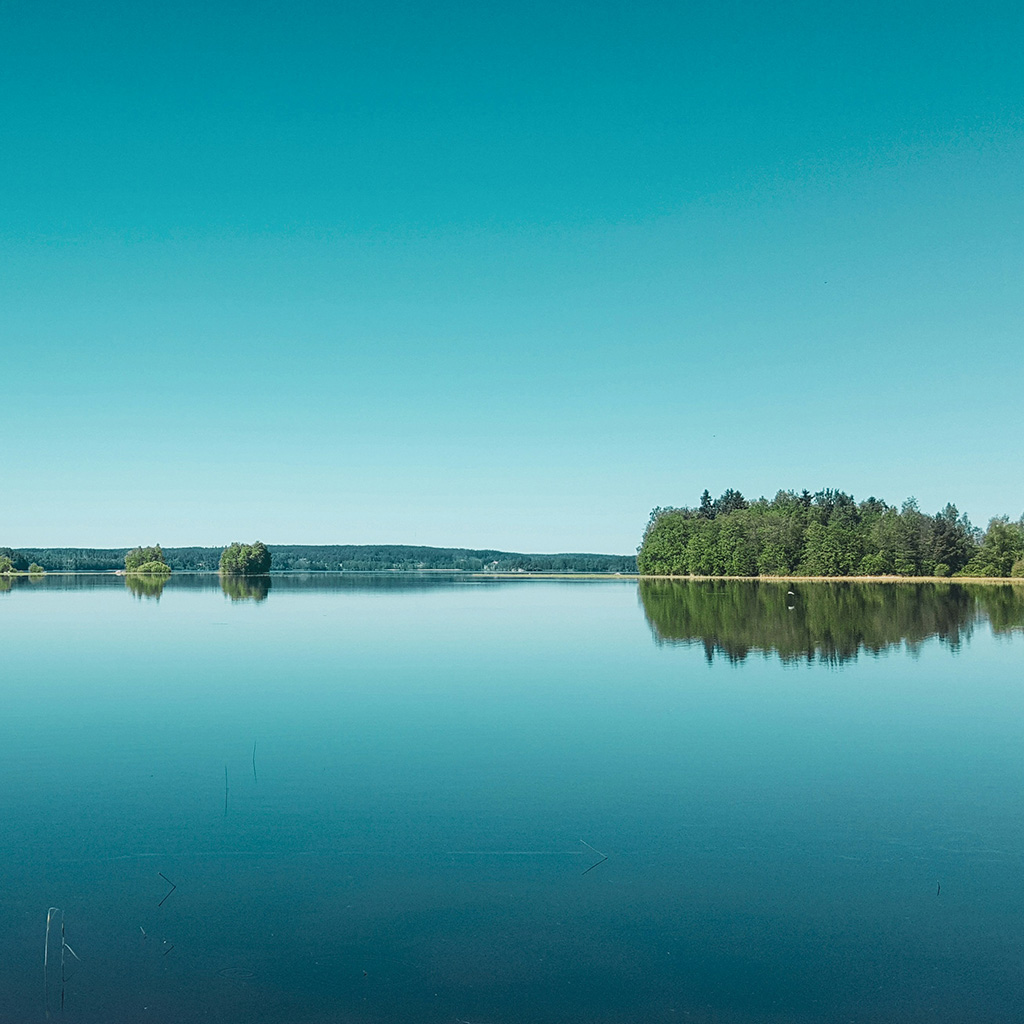 Suomen_saaristomaisema_puhdas_vesi_ja_sininen_taivas